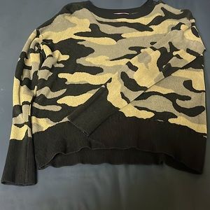 Camo long sleeve top ISAAC MIZRAHI NEW YORK